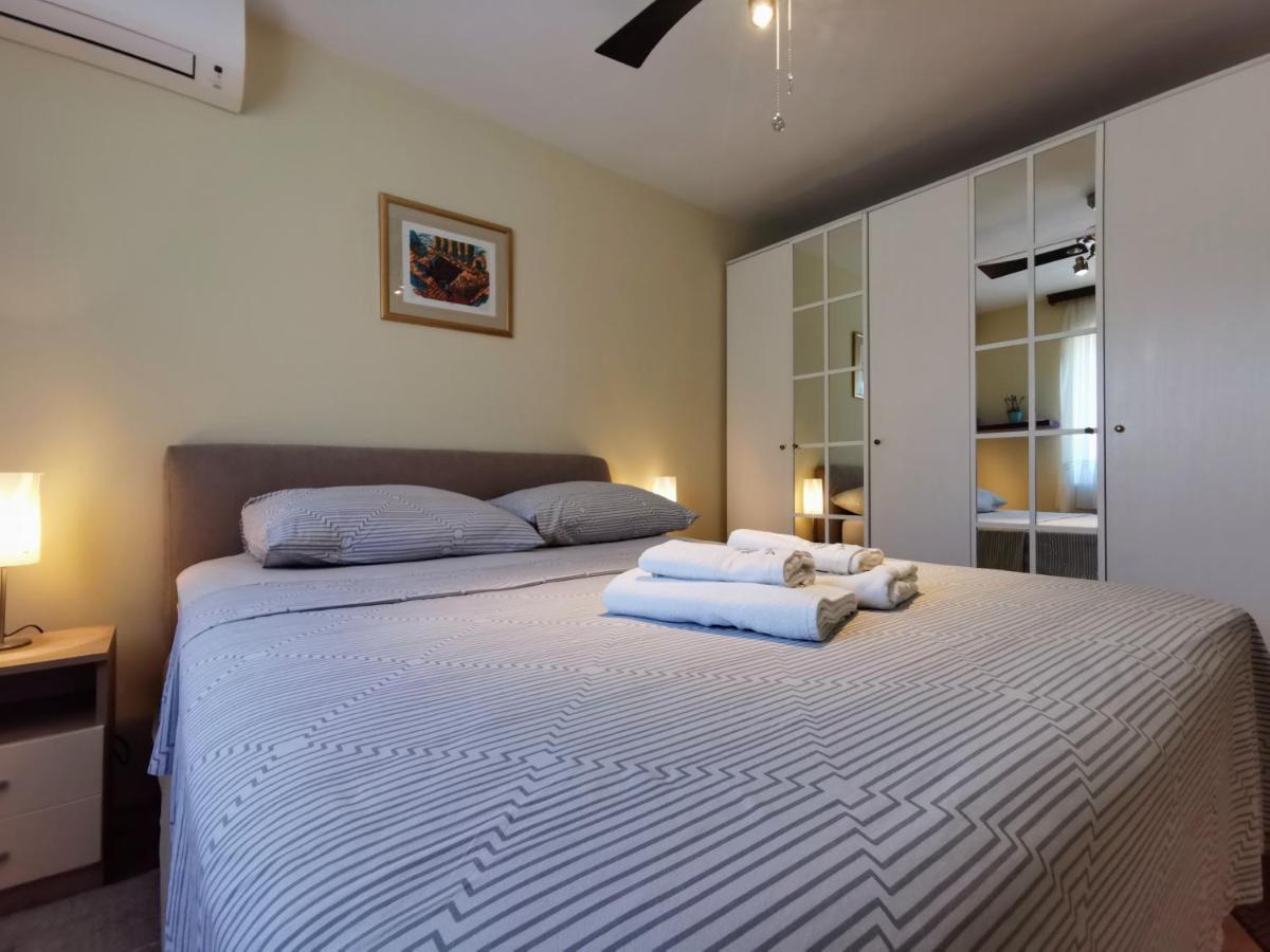 Villa Lille Trogir Eksteriør billede